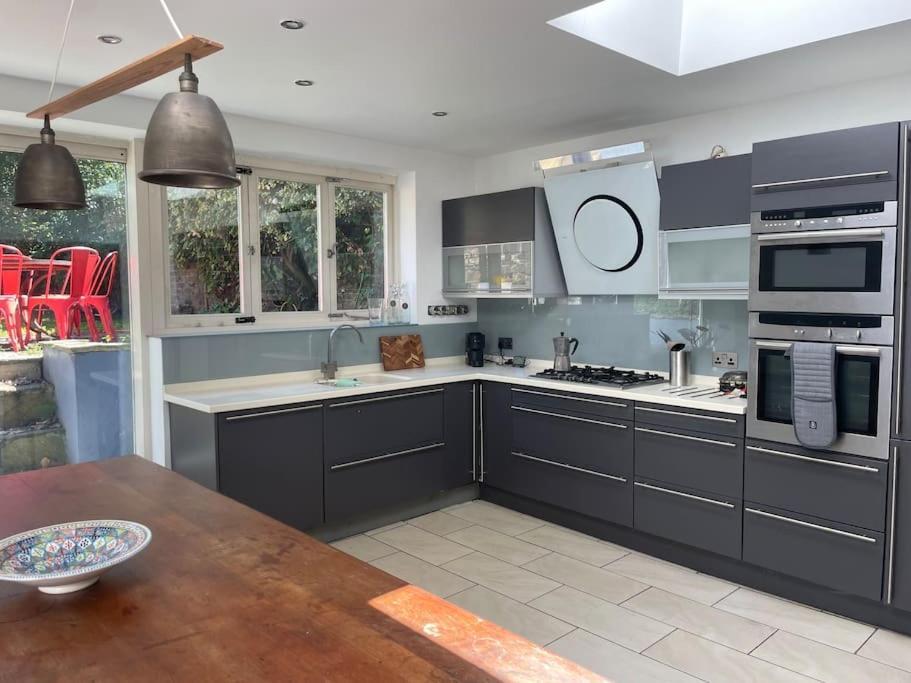 Beautiful London Victorian House, Sleeps 12 Villa Bagian luar foto